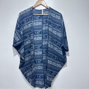 Orange Creek Women’s Blue and White Pattered Kimono Size Small